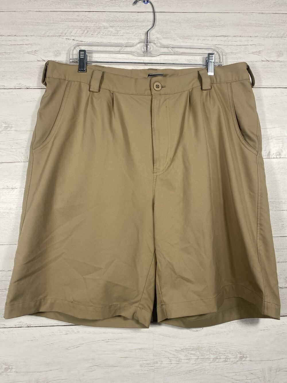 Under Armour Golf Shorts Heatgear Loose Fit Nylon Blend Khaki Sz 38 Logo Pockets